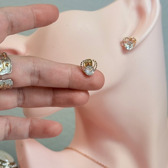 ⚜️❤️🔥 Elegant Gold Heart Stud Earrings 💫💎 - Picture 8 of 9